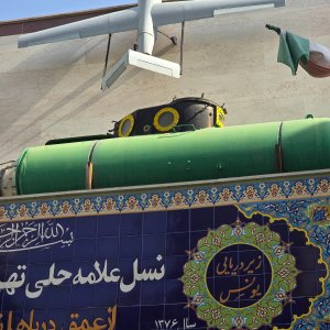 زیردریایی و پهباد ساحر